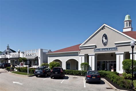 lee premium outlet stores.